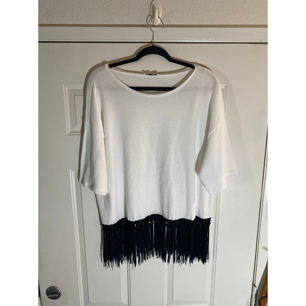 Zara Boat Neckline Short Sleeve Pullover Top Size Large with Black Fringed Hem‎